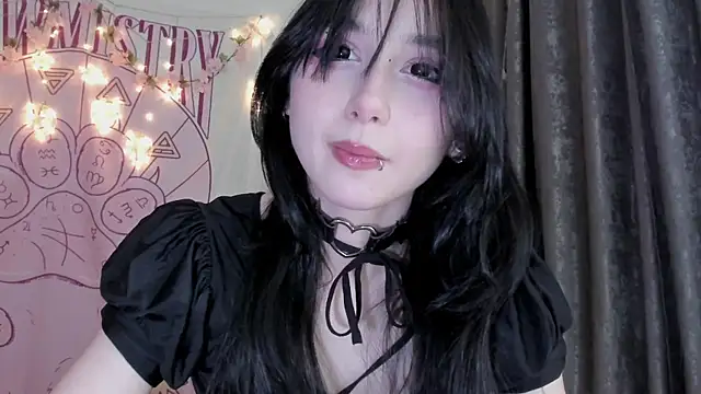 Snapshot of Holy420lolii chatting on 12-04-25, 02:37 Holy420lolii online show from 12-04-25, 02:37