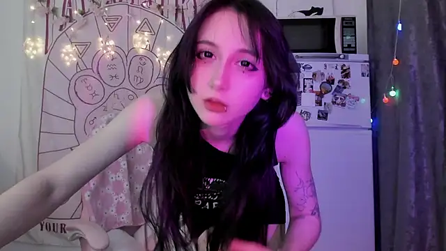 Snapshot of Holy420lolii chatting on 01-17-26, 05:16 Holy420lolii online show from 01-17-26, 05:16