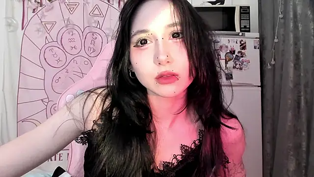 Snapshot of Holy420lolii chatting on 02-13-26, 07:21 Holy420lolii online show from 02-13-26, 07:21