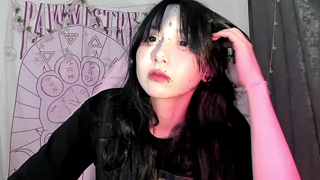 Snapshot of Holy420lolii chatting on 02-18-26, 06:59 Holy420lolii online show from 02-18-26, 06:59