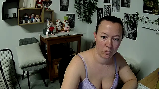 Snapshot of AnyaKrey@xh chatting on 02-22-26, 12:04 AnyaKreyxh online show from 02-22-26, 12:04