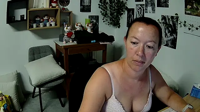 Snapshot of AnyaKrey@xh chatting on 06-24-26, 12:04 AnyaKreyxh online show from 06-24-26, 12:04