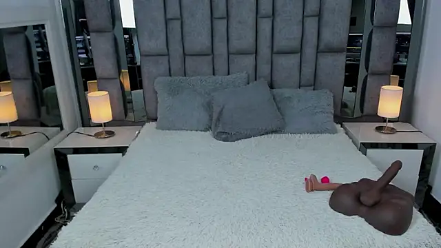 Snapshot of EMMAHILL1 chatting on 12-15-25, 11:03 EMMAHILL1 online show from 12-15-25, 11:03