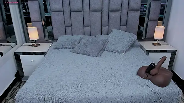 Snapshot of EMMAHILL1 chatting on 01-15-26, 04:11 EMMAHILL1 online show from 01-15-26, 04:11