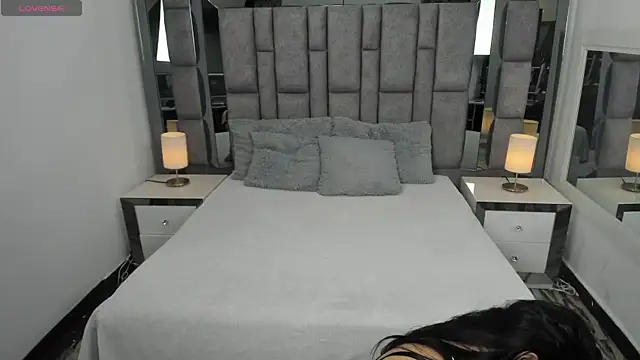 Snapshot of EMMAHILL1 chatting on 02-23-26, 11:07 EMMAHILL1 online show from 02-23-26, 11:07