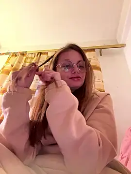 Snapshot of lovebellagrey chatting on 01-09-26, 01:36 lovebellagrey online show from 01-09-26, 01:36