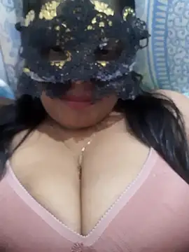 Snapshot of chubby_wife chatting on 06-21-26, 05:04 chubby wife online show from 06-21-26, 05:04