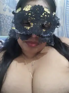 Snapshot of chubby_wife chatting on 07-17-26, 05:18 chubby wife online show from 07-17-26, 05:18