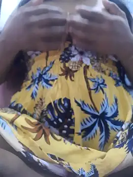 Snapshot of chubby_wife chatting on 07-28-26, 03:21 chubby wife online show from 07-28-26, 03:21