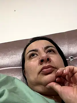 Abril Luv online show from 10-27-25, 01:31