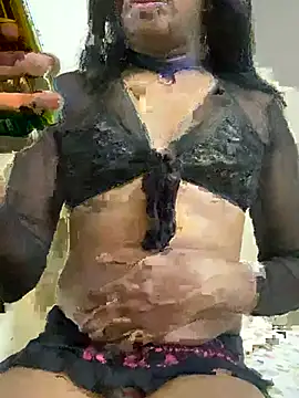 Snapshot of Femcrossy chatting on 02-06-25, 07:18 Femcrossy online show from 02-06-25, 07:18