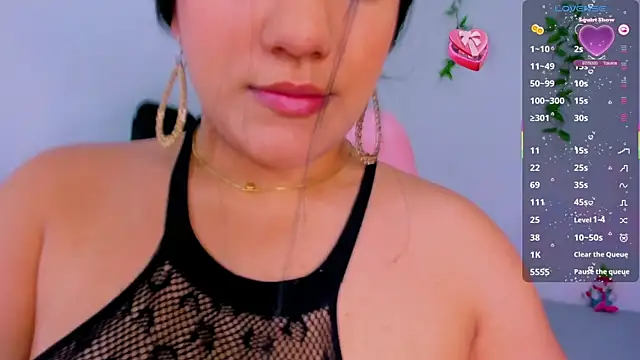 Snapshot of susan__nau chatting on 12-19-25, 05:36 susan nau online show from 12-19-25, 05:36