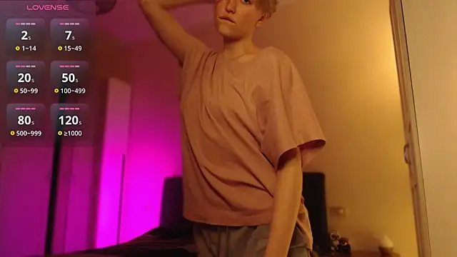 Snapshot of iilovetomatoes chatting on 02-12-26, 10:49 iilovetomatoes online show from 02-12-26, 10:49