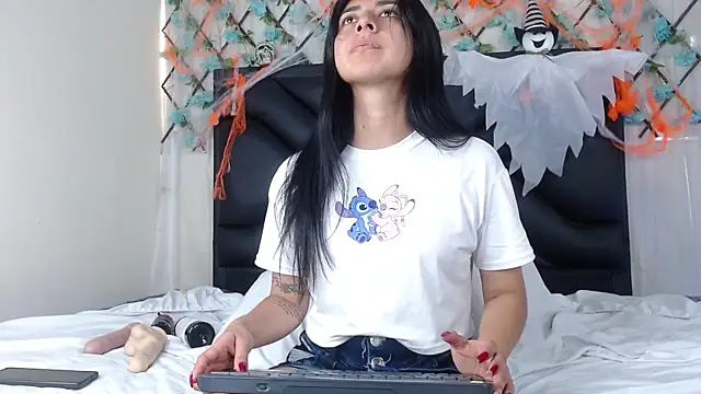 Snapshot of EmmaWilliamss chatting on 10-22-25, 03:23 EmmaWilliamss online show from 10-22-25, 03:23