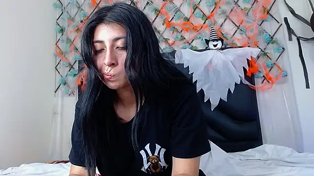 Snapshot of EmmaWilliamss chatting on 11-01-25, 11:18 EmmaWilliamss online show from 11-01-25, 11:18