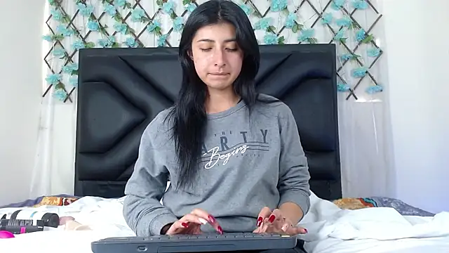 Snapshot of EmmaWilliamss chatting on 11-09-25, 06:17 EmmaWilliamss online show from 11-09-25, 06:17