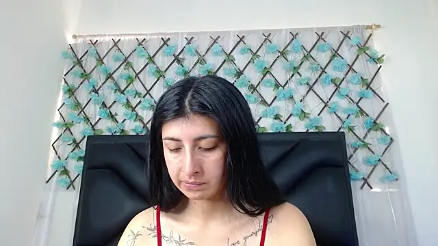 Snapshot of EmmaWilliamss chatting on 11-12-25, 03:34 EmmaWilliamss online show from 11-12-25, 03:34