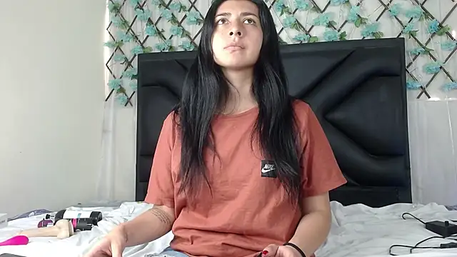 Snapshot of EmmaWilliamss chatting on 11-13-25, 05:12 EmmaWilliamss online show from 11-13-25, 05:12