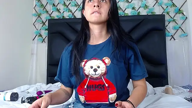 Snapshot of EmmaWilliamss chatting on 11-19-25, 07:58 EmmaWilliamss online show from 11-19-25, 07:58