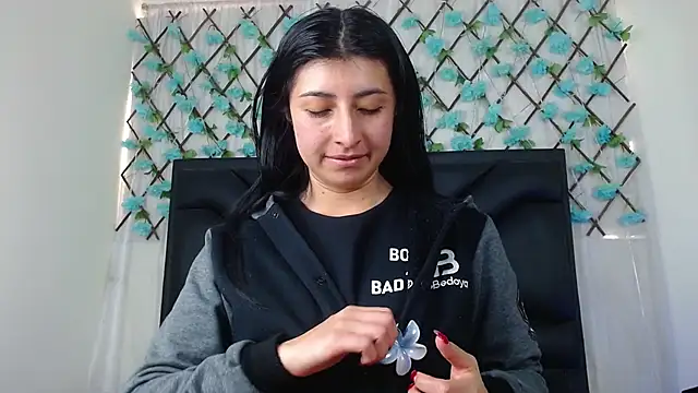 Snapshot of EmmaWilliamss chatting on 11-20-25, 04:51 EmmaWilliamss online show from 11-20-25, 04:51