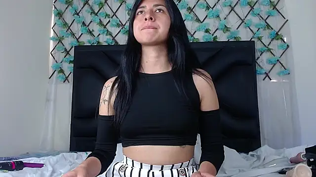 Snapshot of EmmaWilliamss chatting on 11-23-25, 05:13 EmmaWilliamss online show from 11-23-25, 05:13