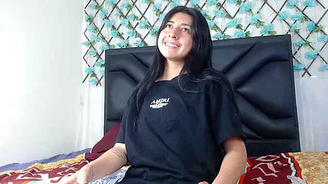 Snapshot of EmmaWilliamss chatting on 12-04-25, 03:32 EmmaWilliamss online show from 12-04-25, 03:32