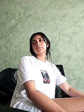 Snapshot of EmmaWilliamss chatting on 03-27-26, 08:30 EmmaWilliamss online show from 03-27-26, 08:30