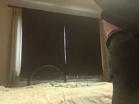 Snapshot of iwantutocum1X chatting on 02-15-26, 06:04 iwantutocum1X online show from 02-15-26, 06:04