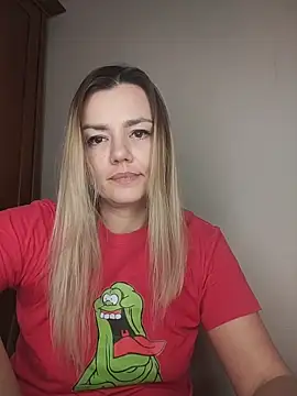 Snapshot of KrissSexi chatting on 12-15-25, 08:24 KrissSexi online show from 12-15-25, 08:24