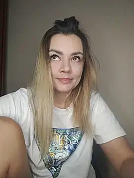 Snapshot of KrissSexi chatting on 12-17-25, 09:59 KrissSexi online show from 12-17-25, 09:59