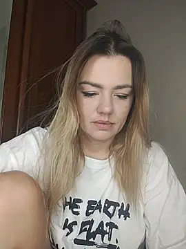 Snapshot of KrissSexi chatting on 12-18-25, 04:40 KrissSexi online show from 12-18-25, 04:40