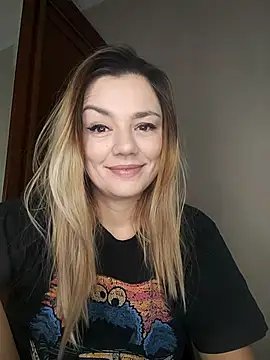 Snapshot of KrissSexi chatting on 12-19-25, 05:25 KrissSexi online show from 12-19-25, 05:25