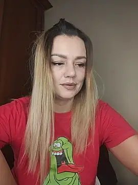 Snapshot of KrissSexi chatting on 12-20-25, 01:23 KrissSexi online show from 12-20-25, 01:23