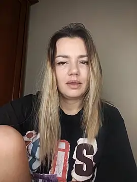 Snapshot of KrissSexi chatting on 12-21-25, 01:46 KrissSexi online show from 12-21-25, 01:46