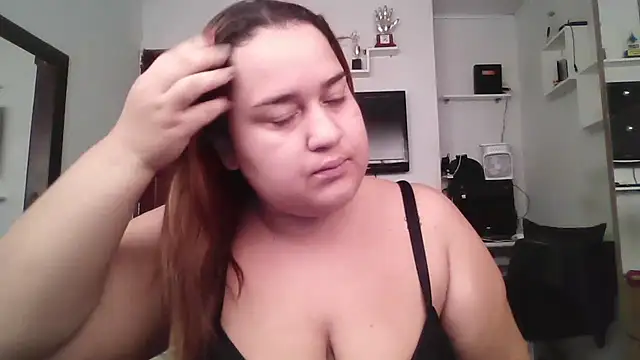 Snapshot of MinaBoss chatting on 01-10-26, 12:18 MinaBoss online show from 01-10-26, 12:18