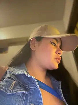 Snapshot of Insane_Issa chatting on 12-19-24, 12:56 Insane Issa online show from 12-19-24, 12:56