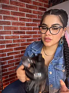 Snapshot of Insane_Issa chatting on 12-30-24, 08:04 Insane Issa online show from 12-30-24, 08:04