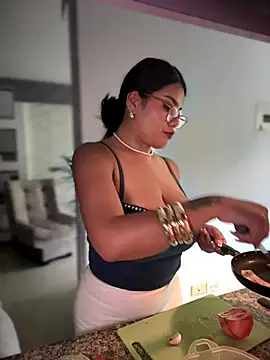 Snapshot of Insane_Issa chatting on 12-18-25, 06:36 Insane Issa online show from 12-18-25, 06:36