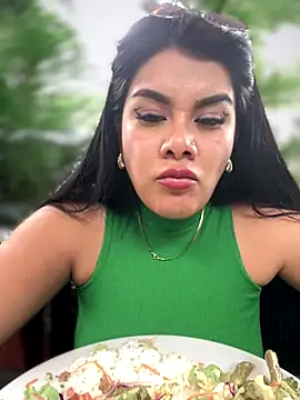 Snapshot of Insane_Issa chatting on 12-20-25, 07:10 Insane Issa online show from 12-20-25, 07:10