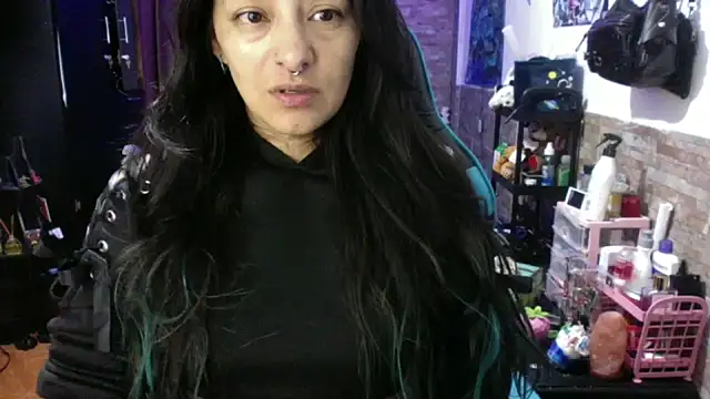 AngelaQueen  online show from 06-11-26, 07:56