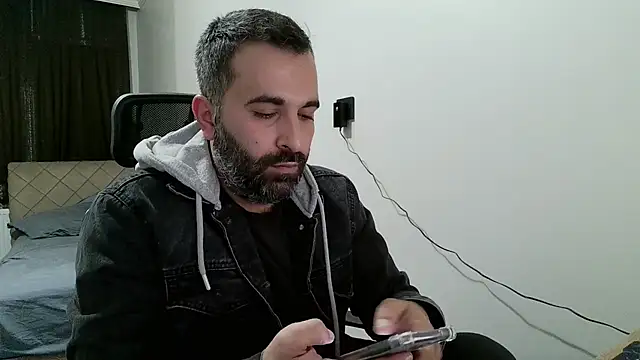 Snapshot of tgltplsr chatting on 12-18-25, 11:44 tgltplsr online show from 12-18-25, 11:44