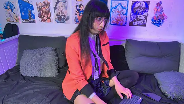 snowblack  online show from 06-06-26, 04:44