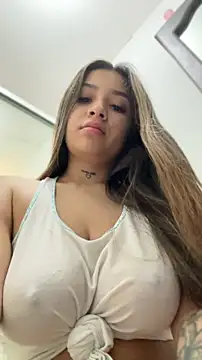 Snapshot of LunaBaker-1 chatting on 05-17-26, 04:36 LunaBaker-1 online show from 05-17-26, 04:36