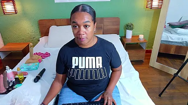 Snapshot of dannaahbrown chatting on 10-19-25, 12:28 dannaahbrown online show from 10-19-25, 12:28