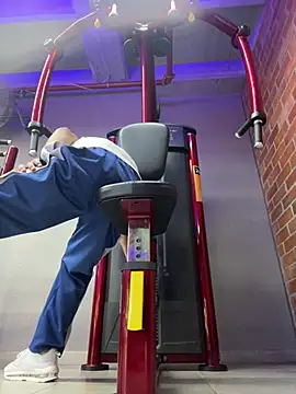 Snapshot of liuscast22 chatting on 02-23-25, 04:46 liuscast22 online show from 02-23-25, 04:46