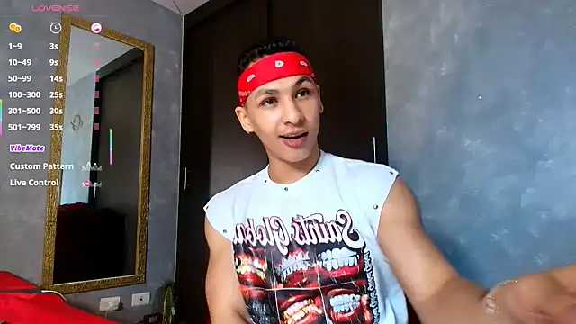 Snapshot of liuscast22 chatting on 11-04-25, 05:23 liuscast22 online show from 11-04-25, 05:23