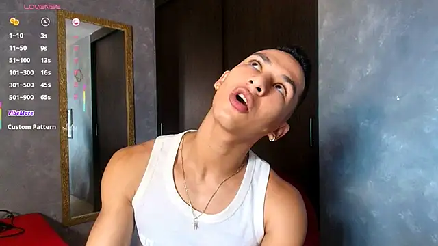 Snapshot of liuscast22 chatting on 11-19-25, 04:07 liuscast22 online show from 11-19-25, 04:07