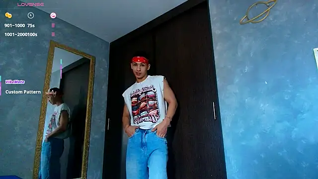 Snapshot of liuscast22 chatting on 11-22-25, 01:10 liuscast22 online show from 11-22-25, 01:10