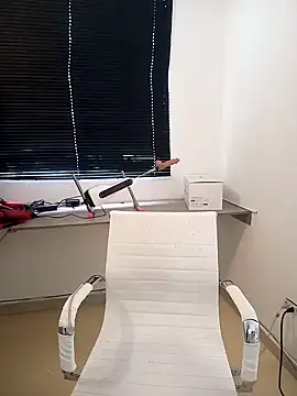 Snapshot of MIYESSI chatting on 01-22-25, 04:44 MIYESSI online show from 01-22-25, 04:44