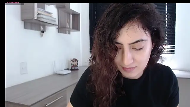 Snapshot of MIYESSI chatting on 02-18-25, 03:43 MIYESSI online show from 02-18-25, 03:43